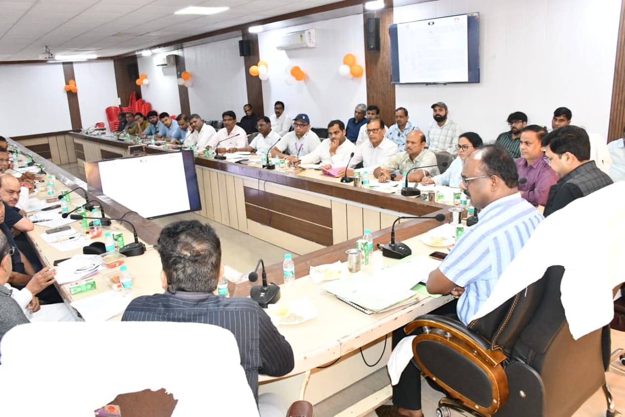 The issue of the dilapidated state of Shastri Market echoed during the meeting of the traders' association.