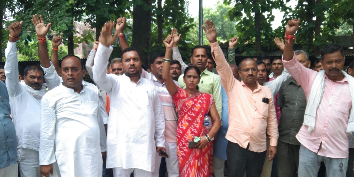 Sanitation workers outraged by offensive remark; stage two-hour protest
