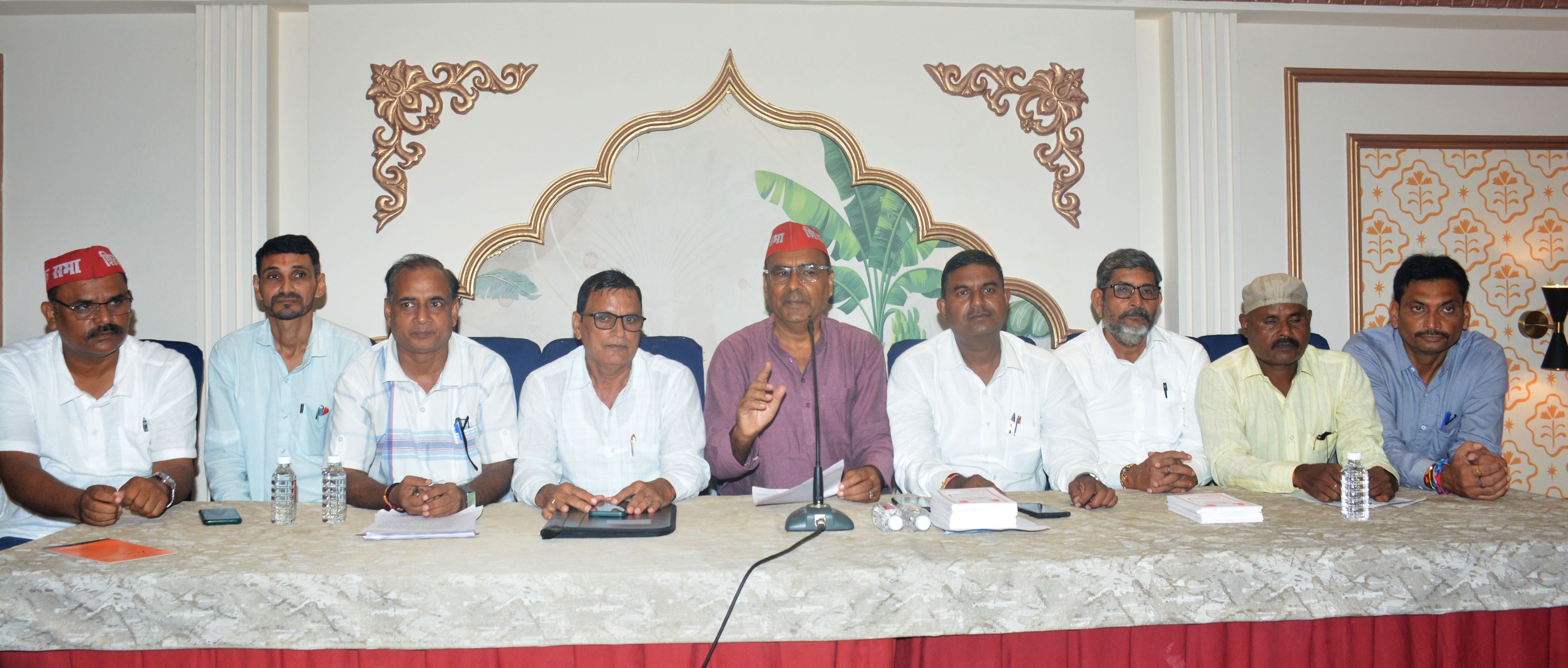 09---फोटो नीरज कुमार (अमर उजाला)---सिविल लाइन स्थित एक होटल में समाजवादी शिक्षक सभा की ओर