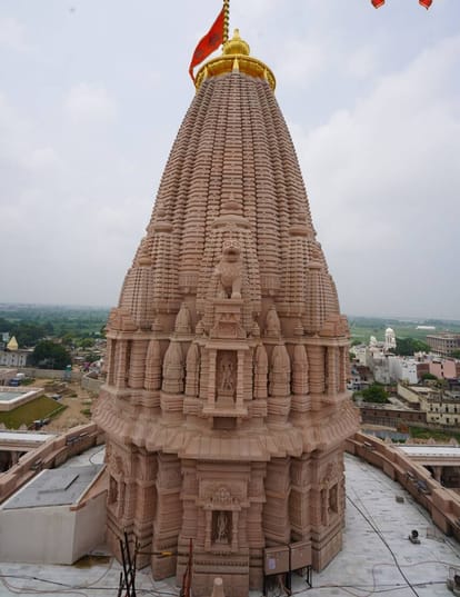 25- राम मंदिर के शिखर पर लहराता धर्मध्वज- ट्रस्ट