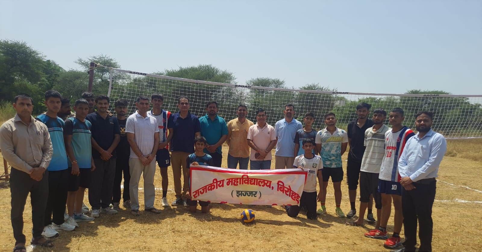 29jjrp10- राजकीय महाविद्यालय बिरोहड़ में आयोजित प्रतियोगिता के दौरान मौजूद स्टाफ सदस्य। स्रोत :