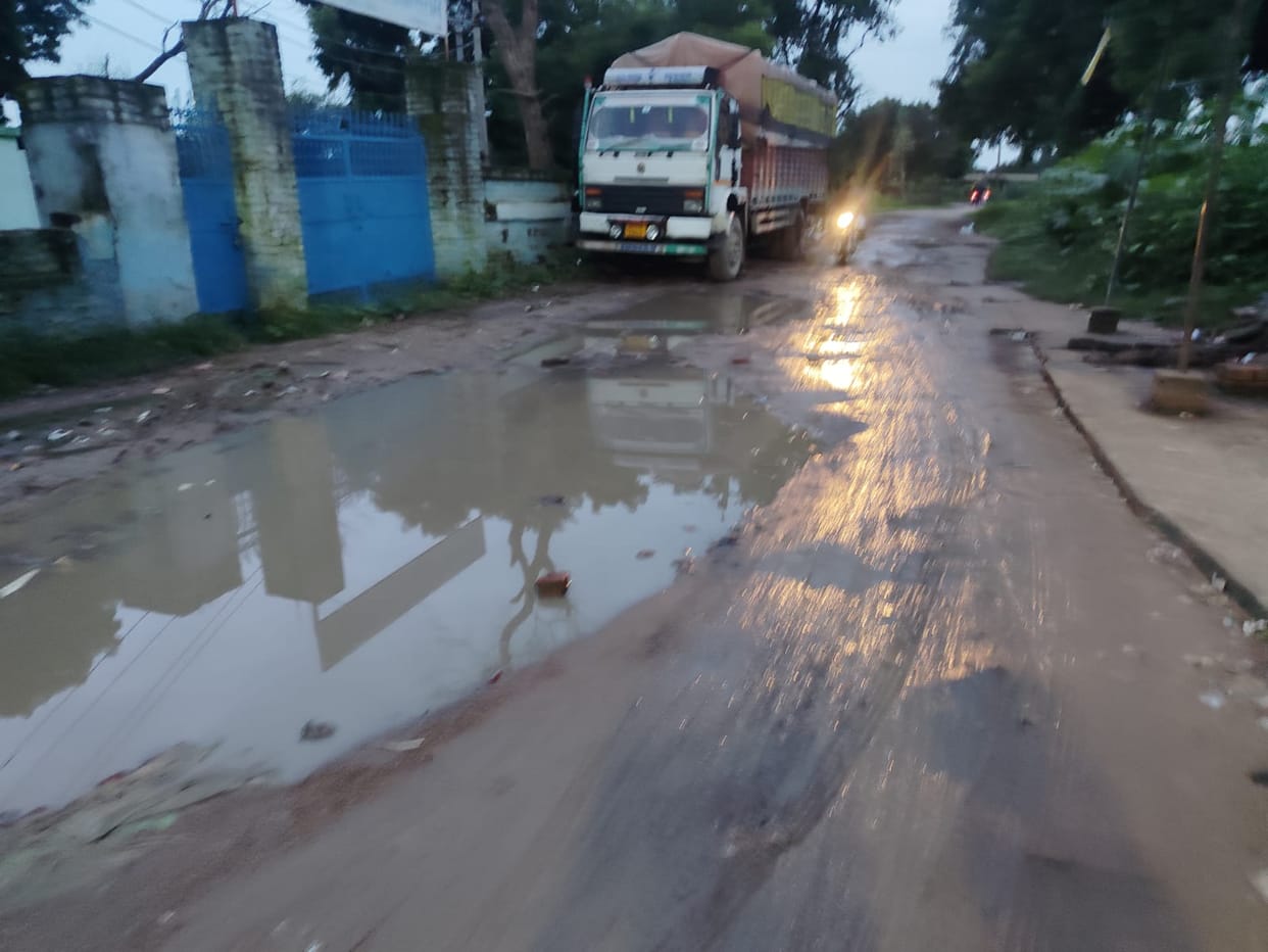 Dilapidated road plays spoiler for weddings; guests turn back upon seeing the poor condition of the route.