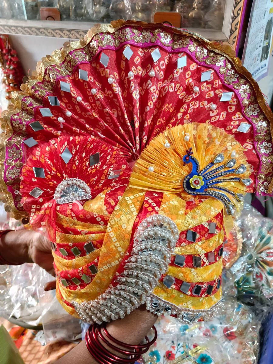 Kanha Ji prefers winged crown and turbans decorated with shiny stones