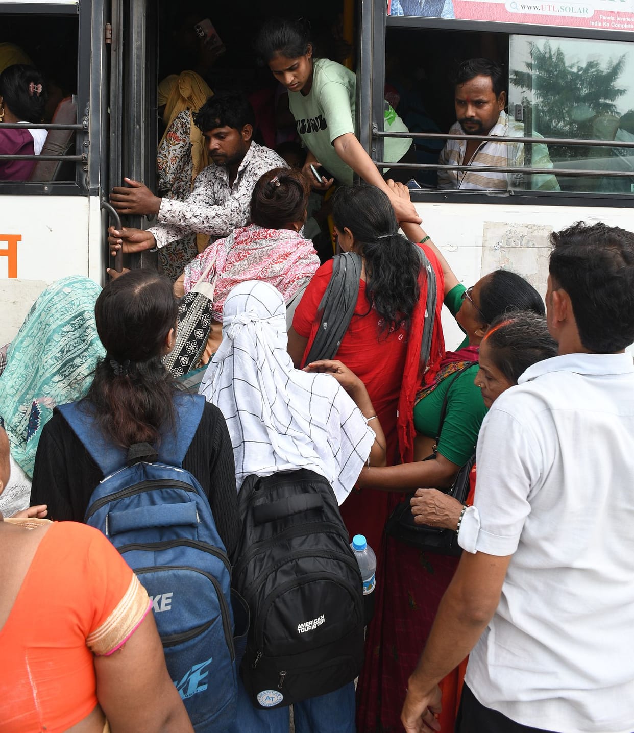 Buses were overcrowded on Rakshabandhan, trains were also packed.