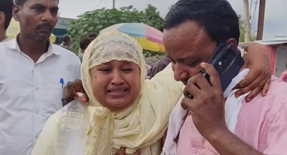 बस में मां बेटे को रौंदा, महिला की मौत।