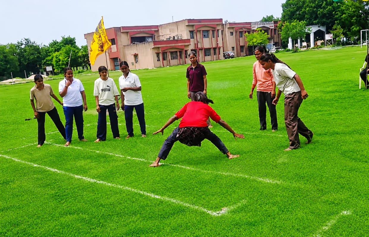 Kabaddi: The Pahadi team won the final match by defeating Sports Stadium 30-21.