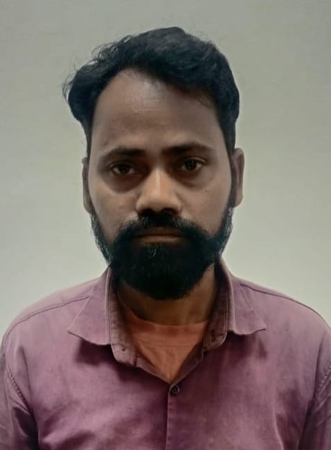 एसटीएफ व जिले की पुलिस की ओर से गिरफ्तार किया गया 50 हजार का इनामी अपराधी। श्रोत-पुलिस