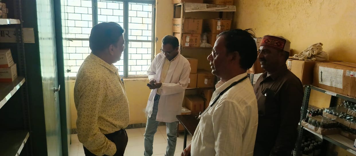 Explanation sought regarding the absence of the lab technician and pharmacist.