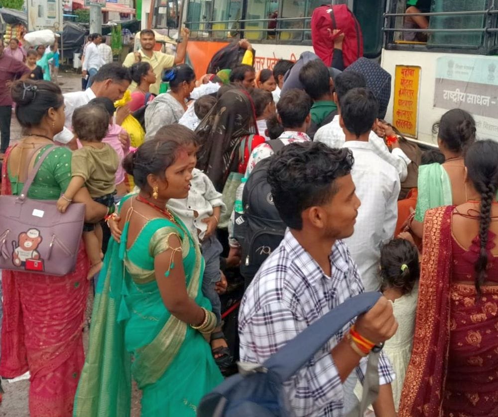 Corporation's arrangements fell short; sisters kept waiting for buses for hours