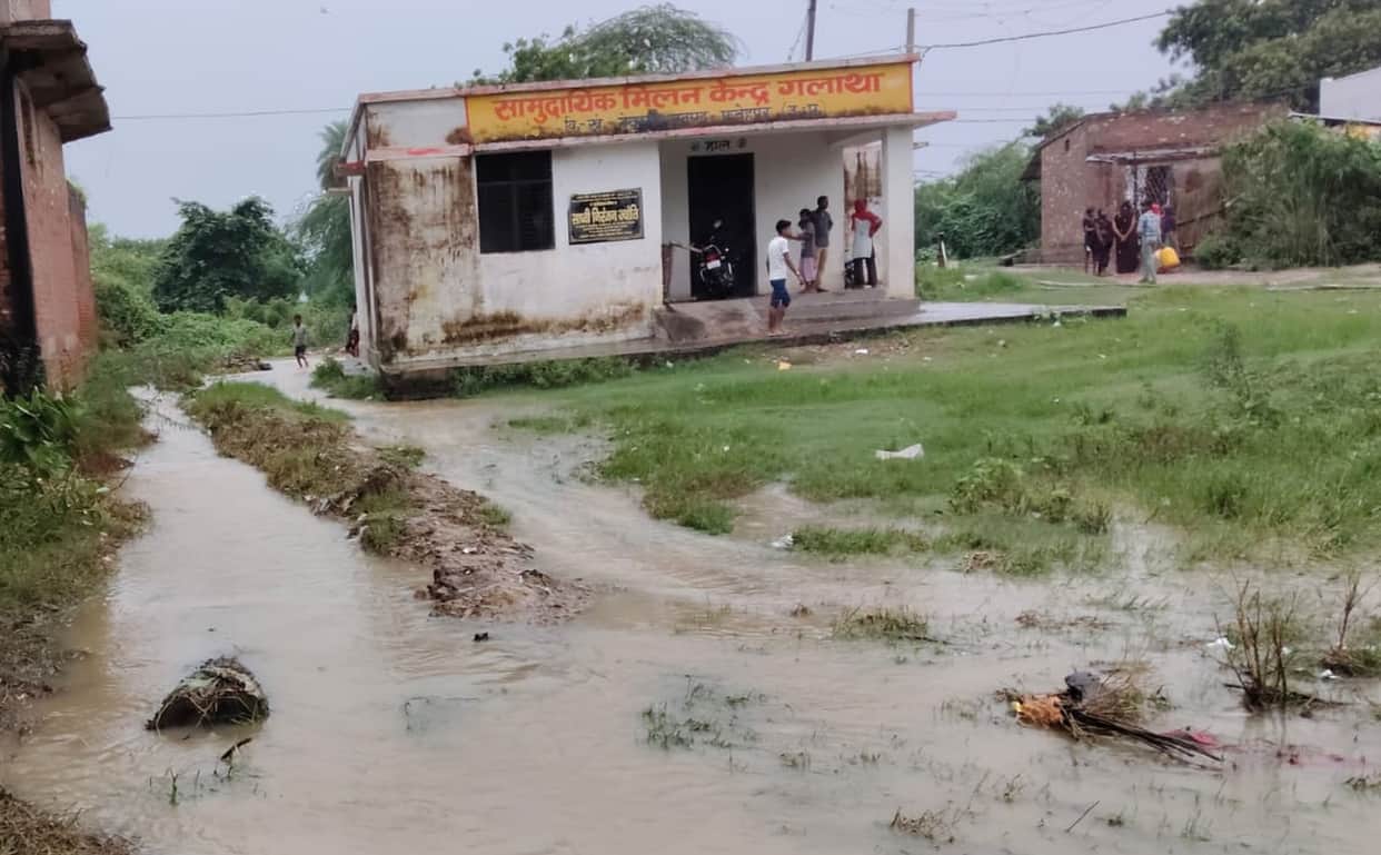 Villagers are transporting household goods to safe locations by boat.