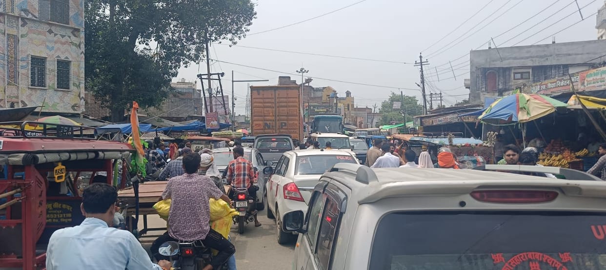 Crowds swelled as women returned home; people battled traffic jams all day.