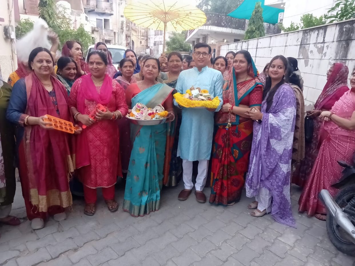 Shivaji Nagar echoed with chants of 'Radhe-Radhe'.