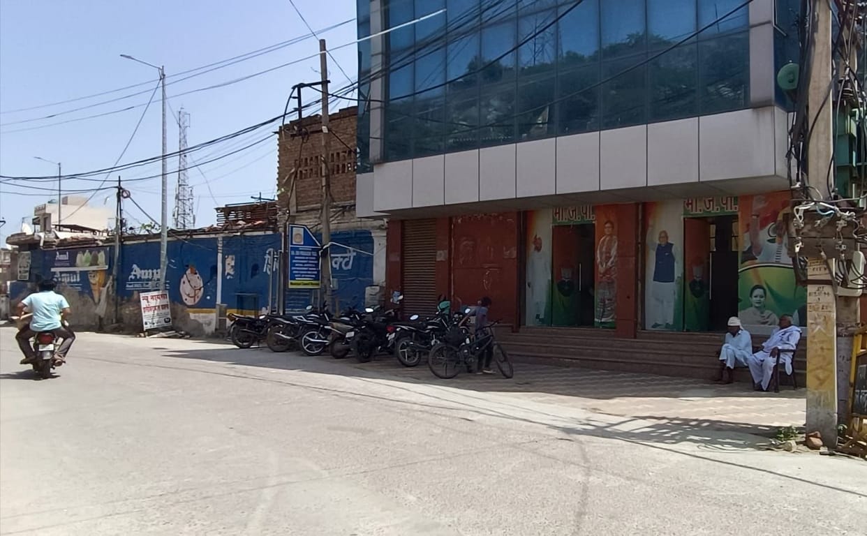 Piles of garbage in neighborhoods; cleaning being carried out via alternative arrangements in some key areas.