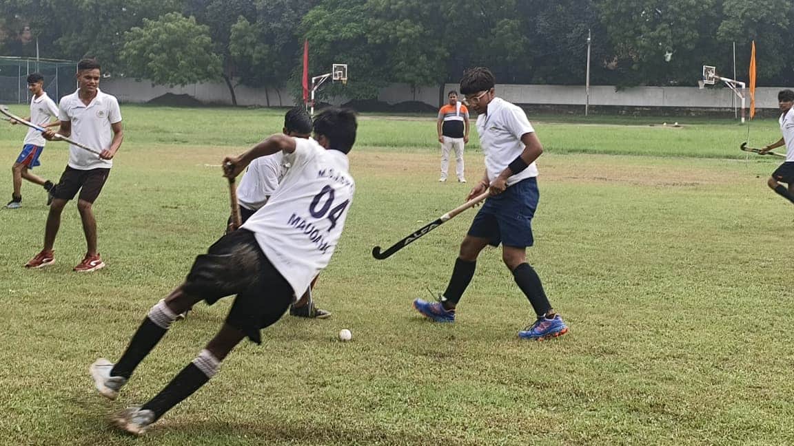 The Maudaha team won the hockey title by defeating Hamirpur 4-0