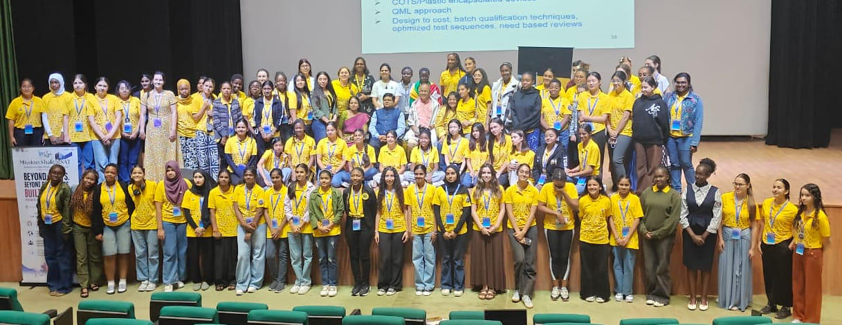 A satellite built by female students ascended 100 meters and returned safely via parachute.