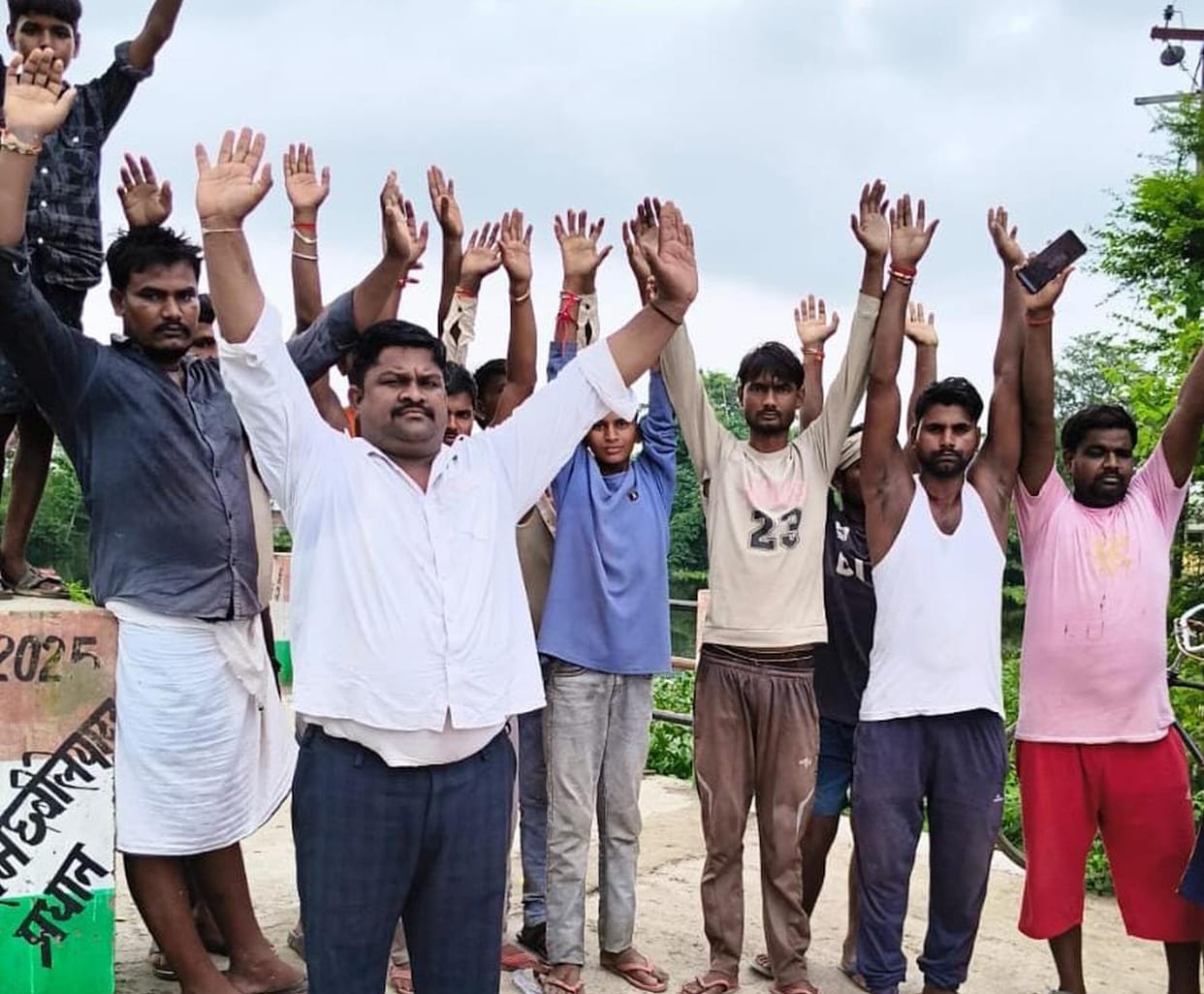 Transformer out of order for eight days; people stage a sit-in protest.
