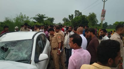 कलवारी क्षेत्र के ग्राम डकहा के पास हुई घटना के बाद मौके पर मौजूद पुलिस।-संवाद
