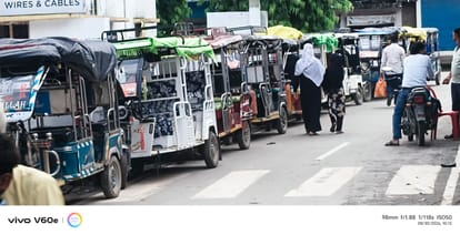 कोतवाली के बाहर खड़े ई- रिक्शा। स्रोत : यूनियन
