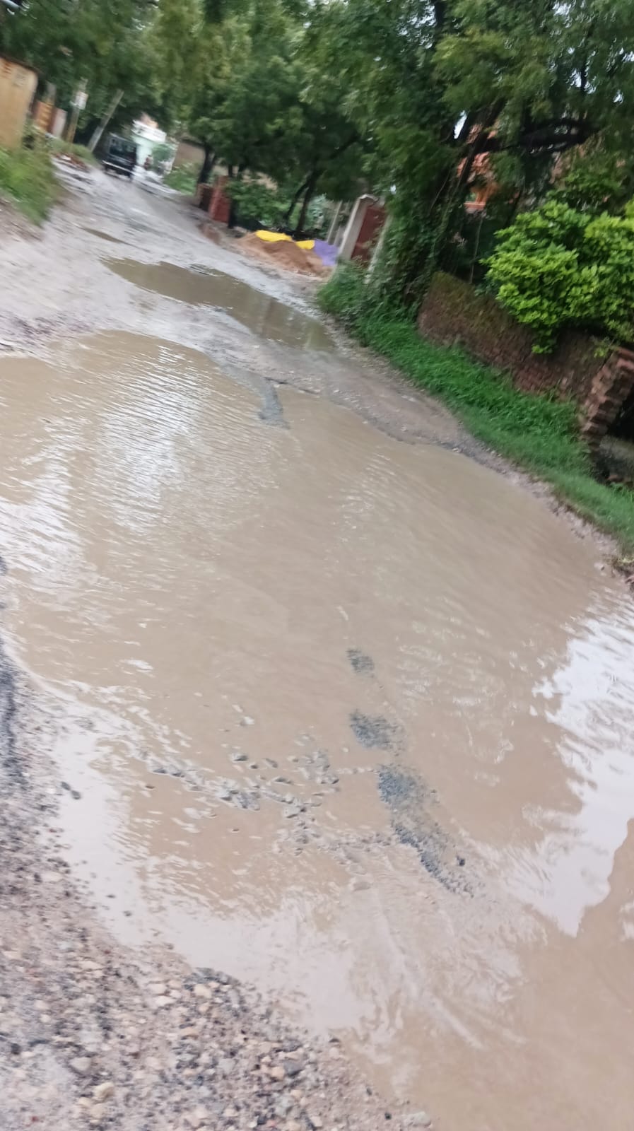 लोहरैया-औराडाड़ मार्ग जलभराव। संवाद