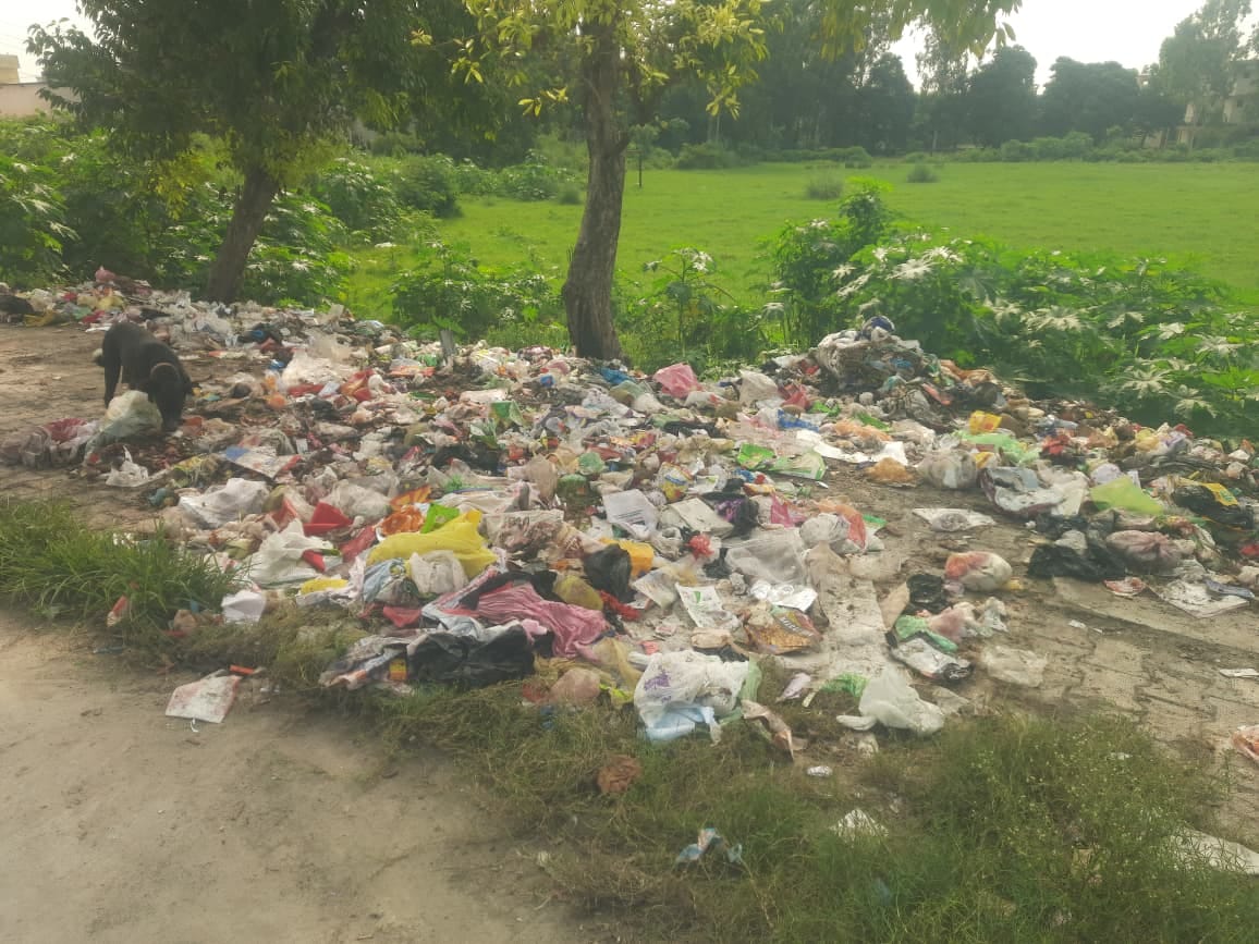 Scuffle between municipal sanitation staff and agency workers over garbage collection