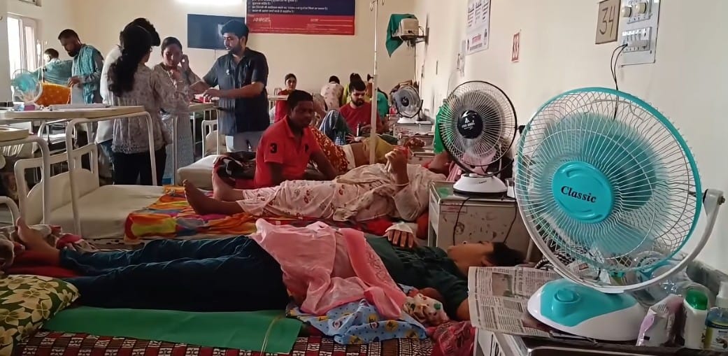Patients in the gynaecology ward are in distress due to the heat; many have set up their own table fans.