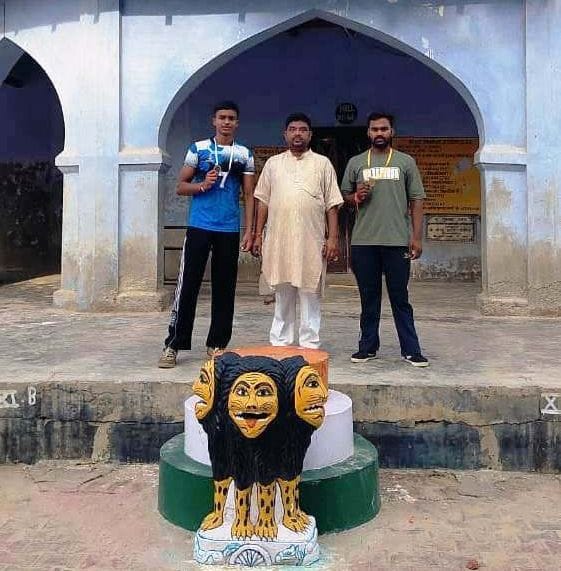 मंडलीय भारोत्तोलन प्रतियोगिता में स्वर्ण पदक विजेता कार्तिक व रजत पदक विजेता अभिनव ।स्रोत:स्वय