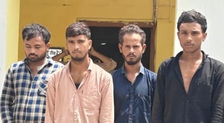 पकड़े गए चोरी के आरोपी। स्रोत पुलिस