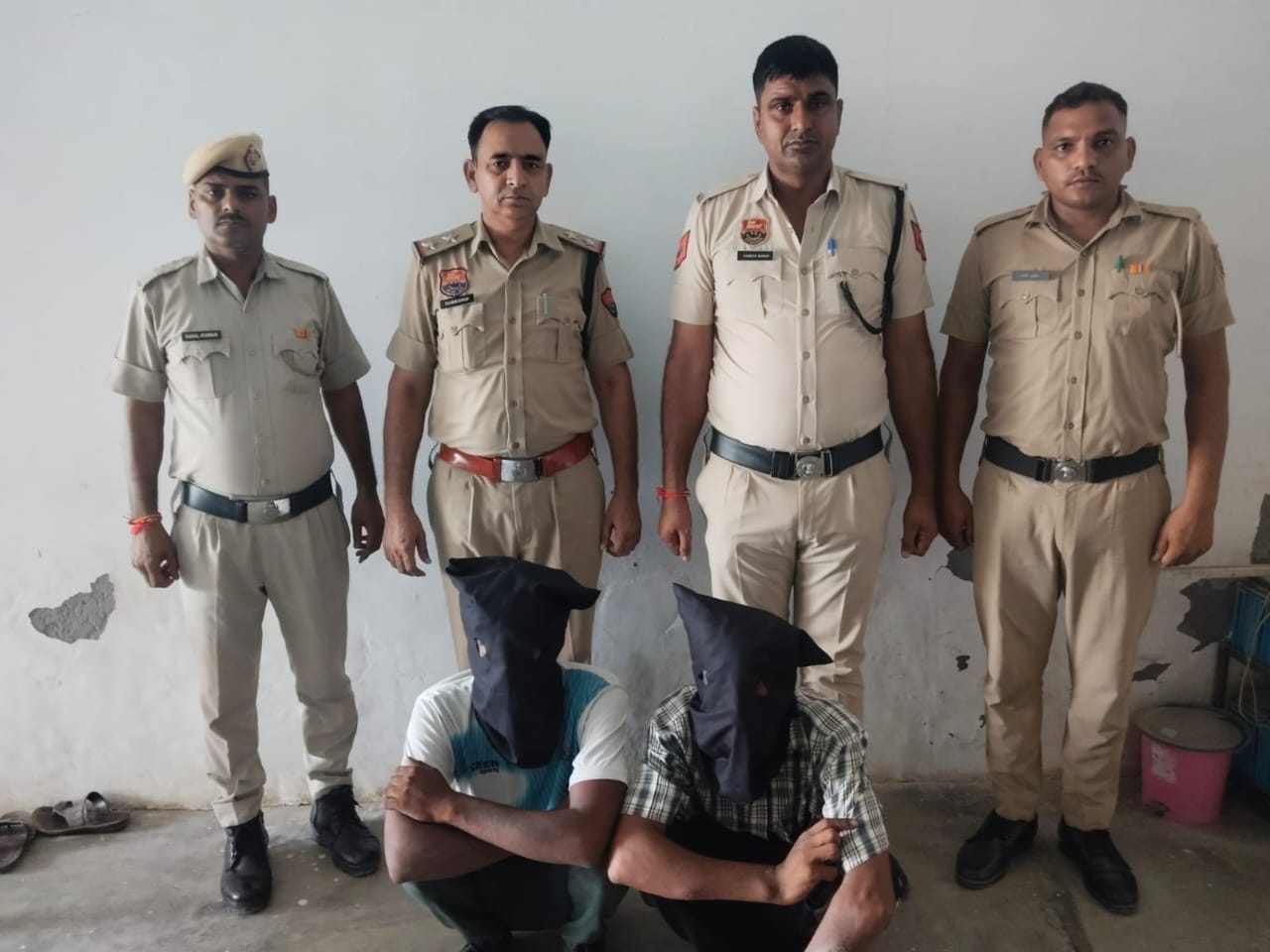 पुलिस गिरफ्त में आरोपी
