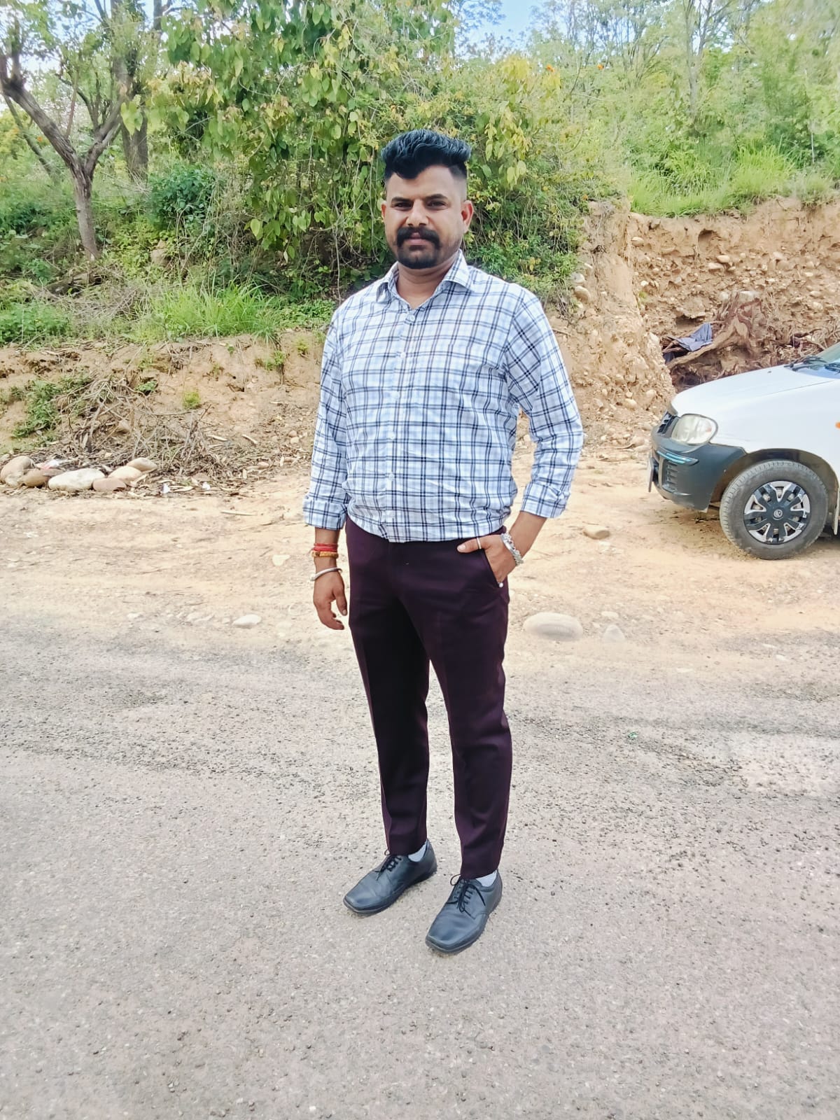 Tal-Bumana-Sidhpur road unrepaired for five years; people forced to travel through potholes.