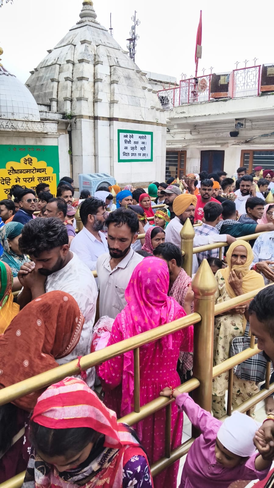 35,000 devotees paid obeisance at the shrine of Shri Naina Devi Ji.