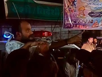शराब की दुकान में 2 युवकों का हाईबॉल्टेज ड्रामा