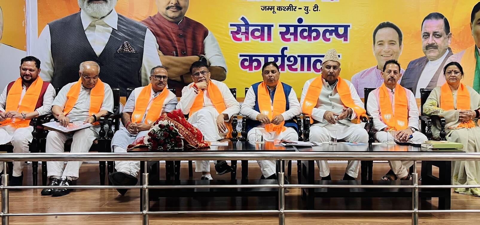  त्रिकुटा नगर स्थित भाजपा कार्यालय पर कार्यशाला में उपस्थित सांसद, पूर्व मुख्यमंत्री और भाजपा