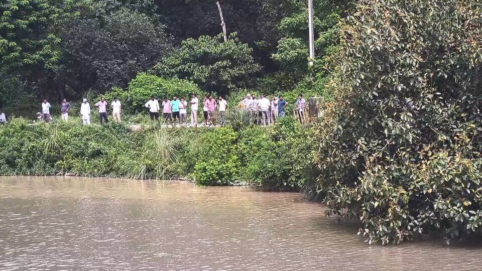 Fear that the young man jumped into the canal