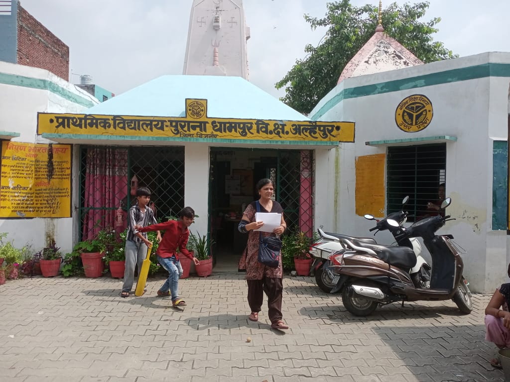 Higher primary school filled with water for ten days, three classes running in one room