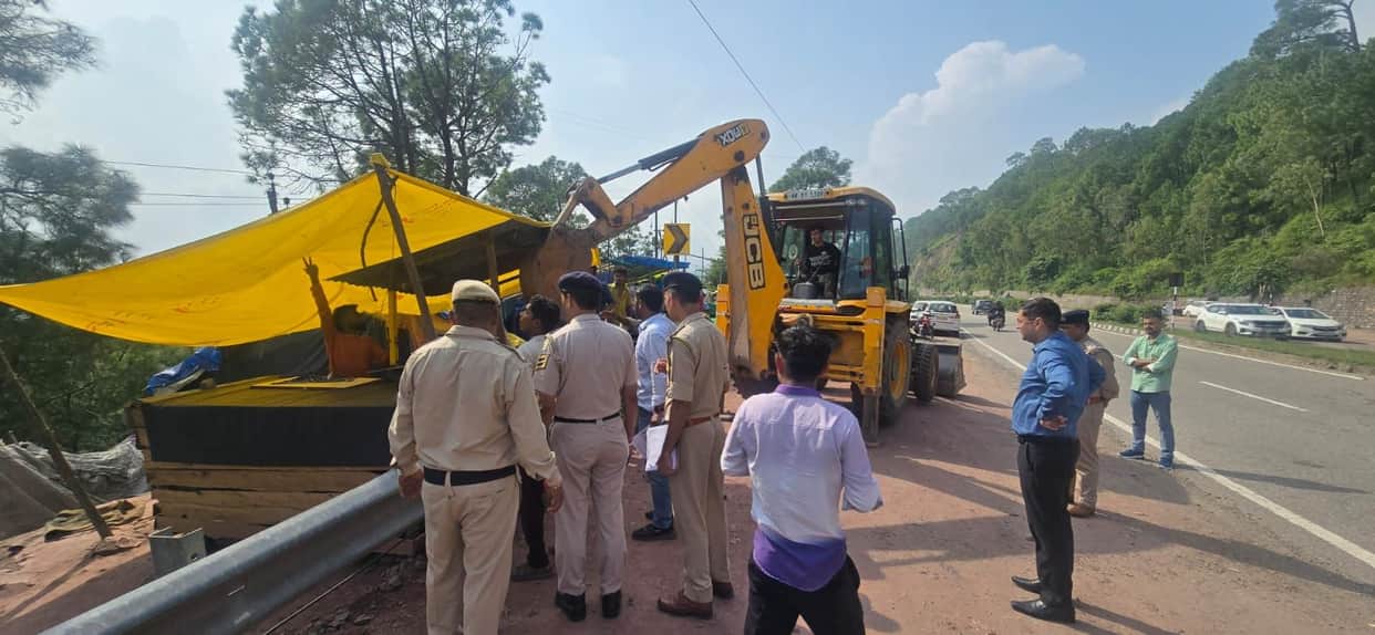 Encroachment removed from highway following High Court order; re-occupied within hours.