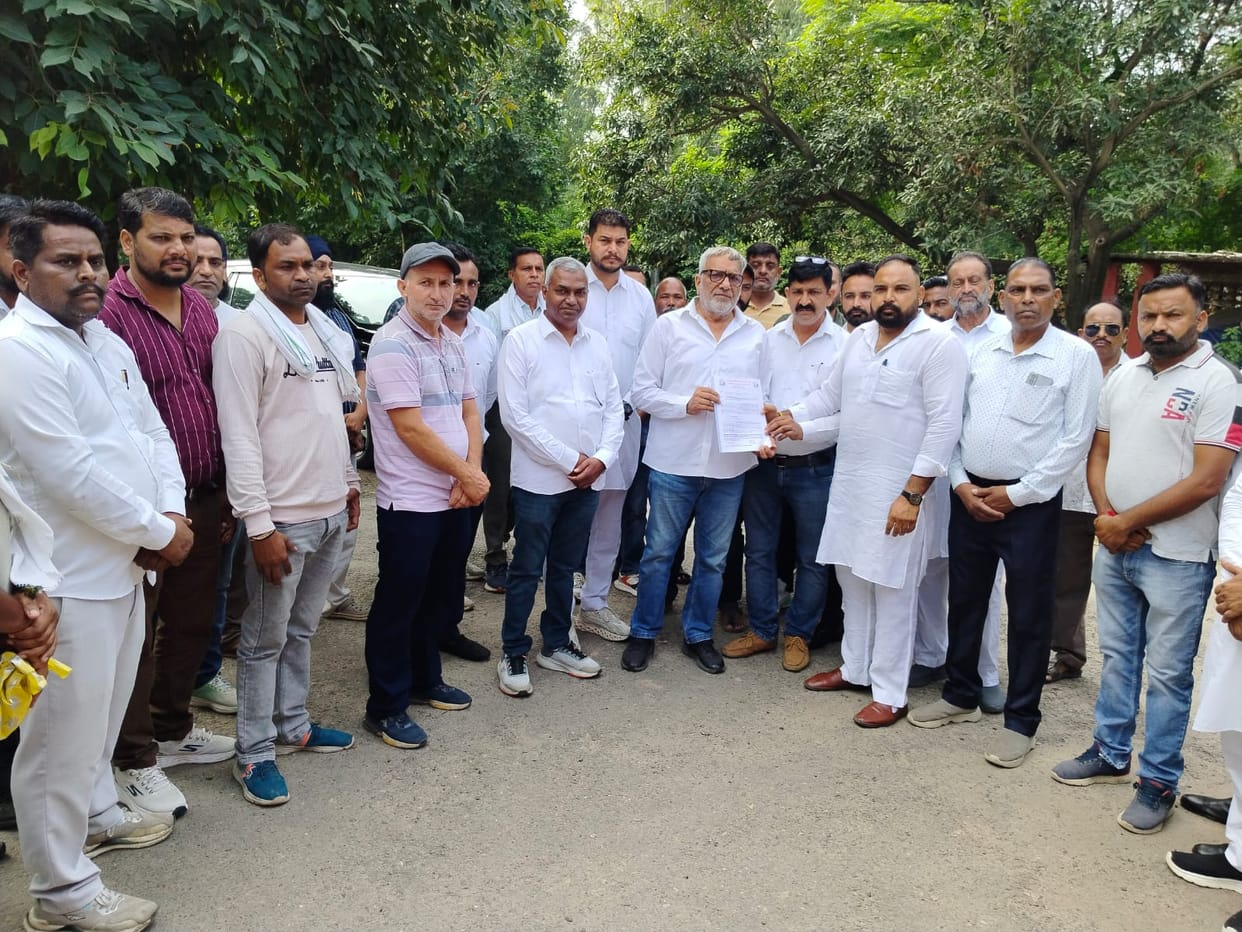Employees raised their voices against privatization.
