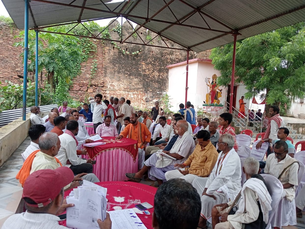 Villagers gathered at Agori Fort to demand land rights for 433 villages.