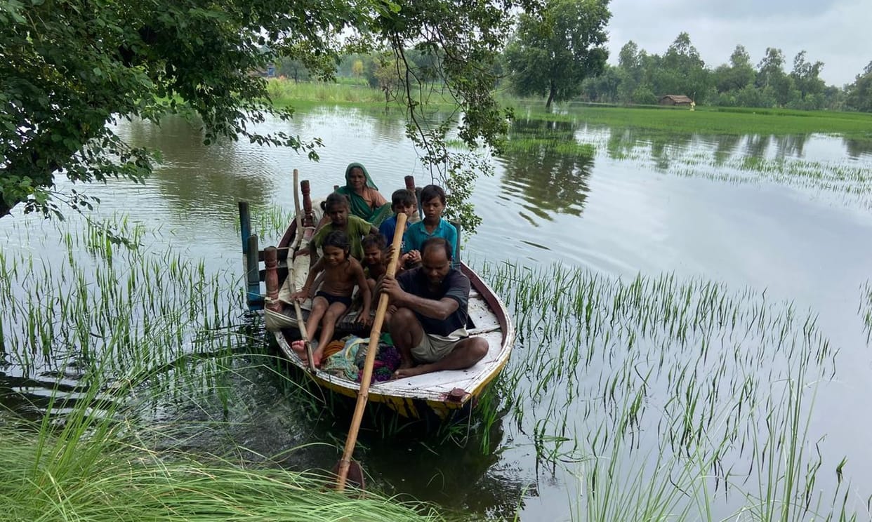 Villages surrounded by water, life dependent on boatsVillages surrounded by water, life dependent on boats
