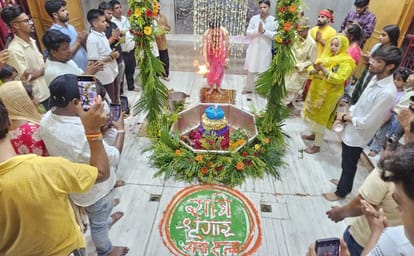 सावन के बाद भाद्रपद द्वितीया पर बाबा गरीबनाथ का भव्य महाशृंगार