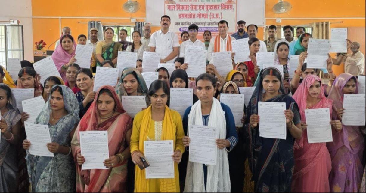 बभनजोत ब्लॉक में नियुक्ति पत्र के साथ सहायिकाएं। स्रोत: सोशल मीडिया 
