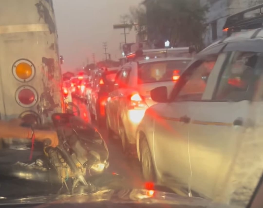 People faced inconvenience due to traffic jams on the main road and Beria Daulat Road.