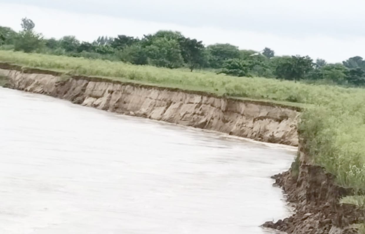 Rapti river now advancing towards villages; villagers gripped by fear
