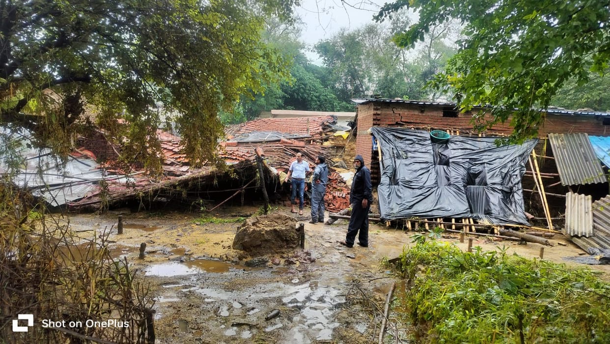 Relief operations have intensified in Chitrakoot following floods; food packets prepared and distributed