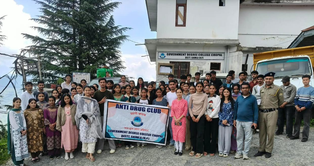 A de-addiction rally was organized from Chaupal College.