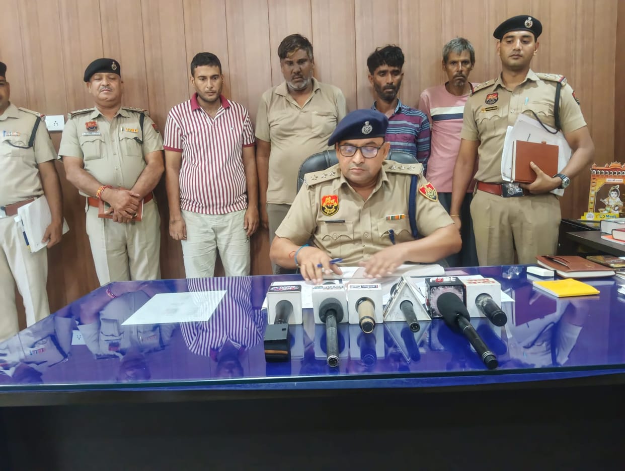 Four members of an inter-district gang of thieves arrested; over 38 theft cases solved.