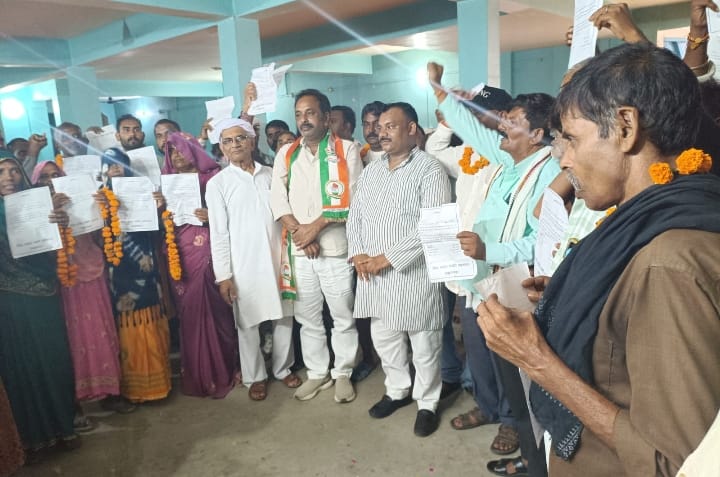 Make women special partners to strengthen the Congress: Ashok