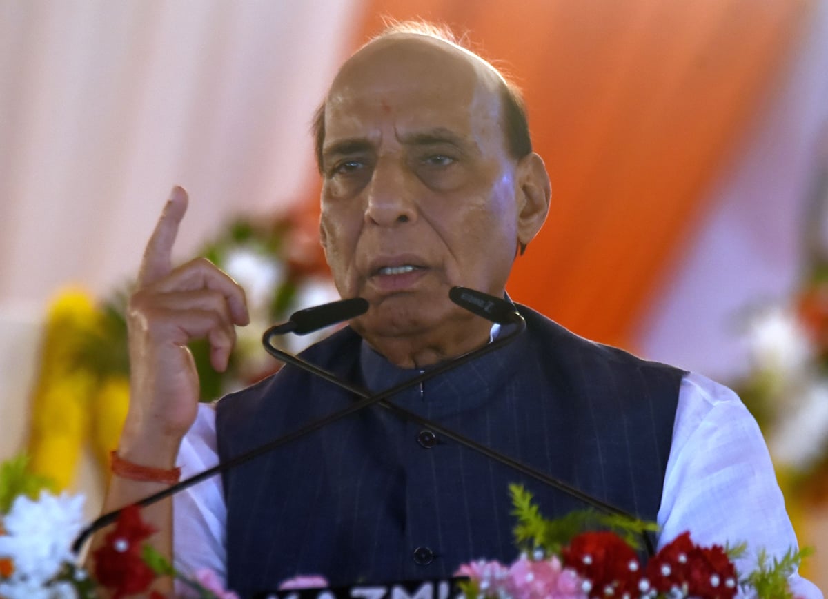 'व्यक्तिगत मर्यादा की सीमाएं न लांघें': पीएम पर टिप्पणी को लेकर राजनाथ सिंह की नसीहत, कांग्रेस पर क्या बोले?