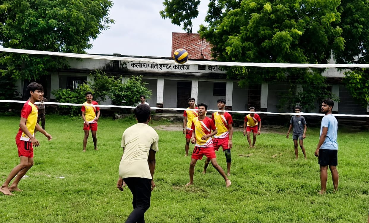 Players displayed their prowess in volleyball, kabaddi, and bPlayers displayed their prowess in volleyball, kabaddi, and badminton.adminton.