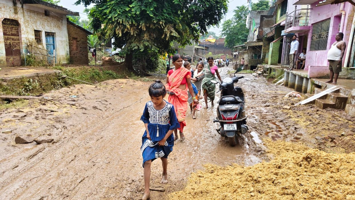 Floods wreak havoc in Taraunha; households of over 100 homes ruined.