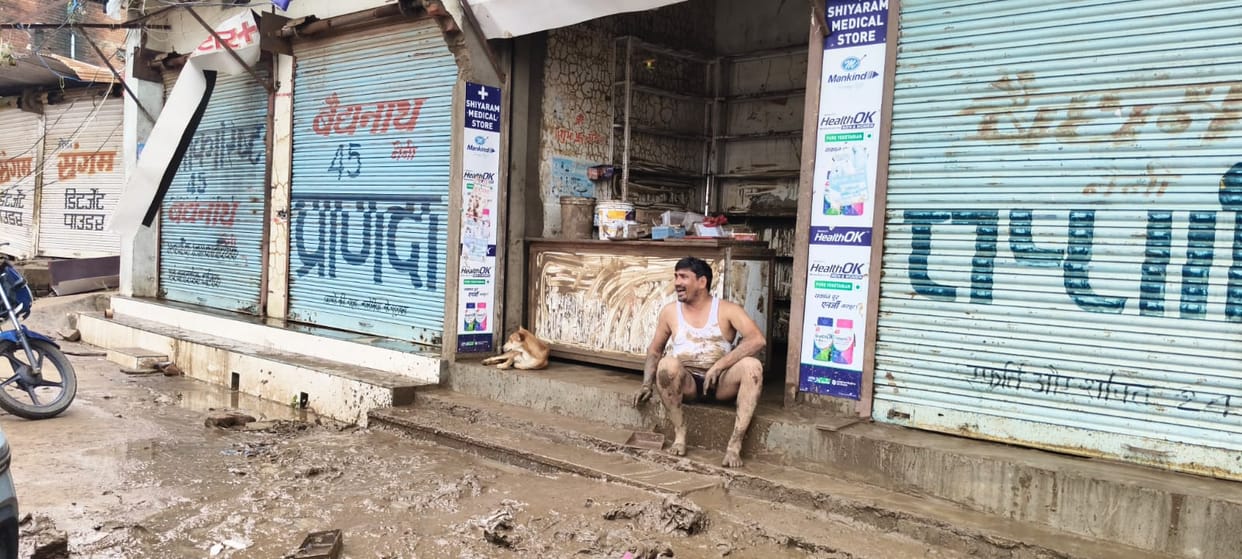 Over 80 shops submerged; shopkeepers wept upon seeing their goods caked in mud.